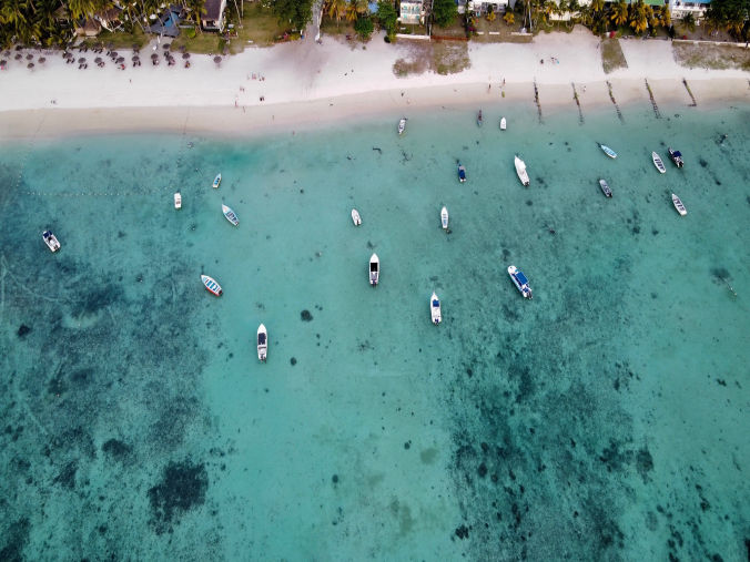 La plage de Trou-aux-Biches vue de drone