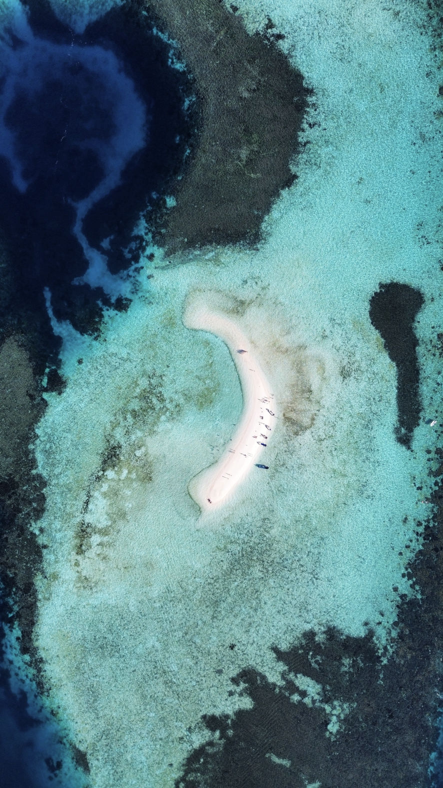 L'île de Taka Makassar au milieu de la mer de Florès