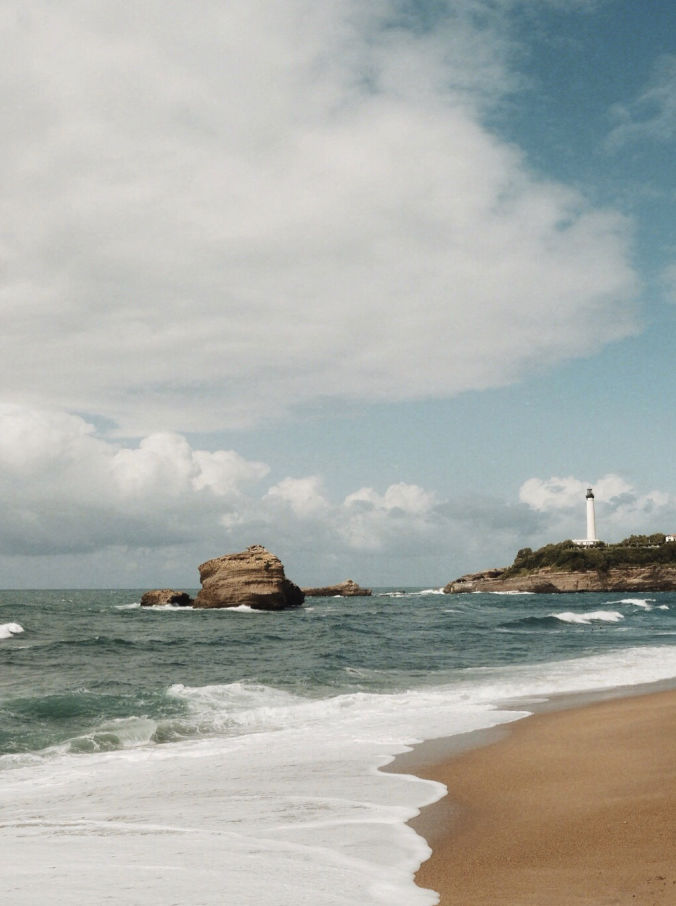Le belle mais fréquentée Grande plage à Biarritz