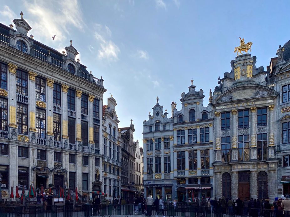 Les traditionnelles maisons de corporations