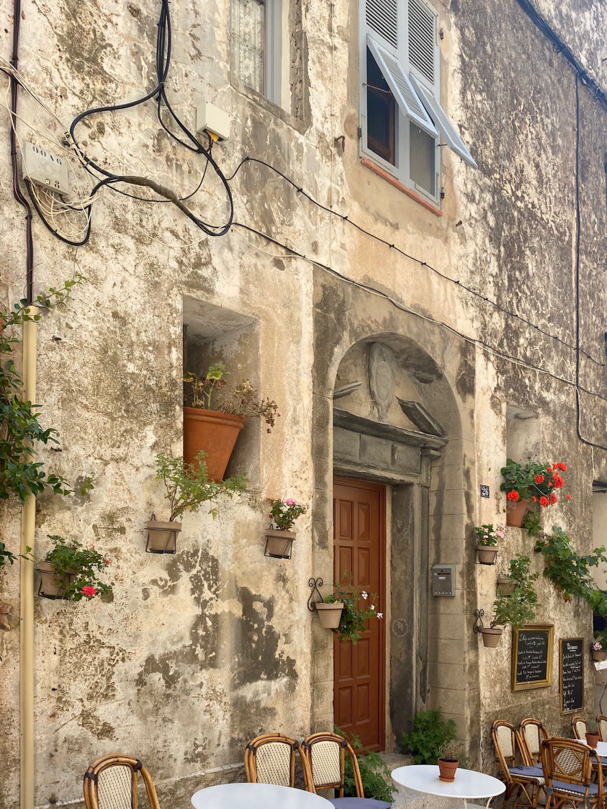Les belles façades des maisons de Bonifacio