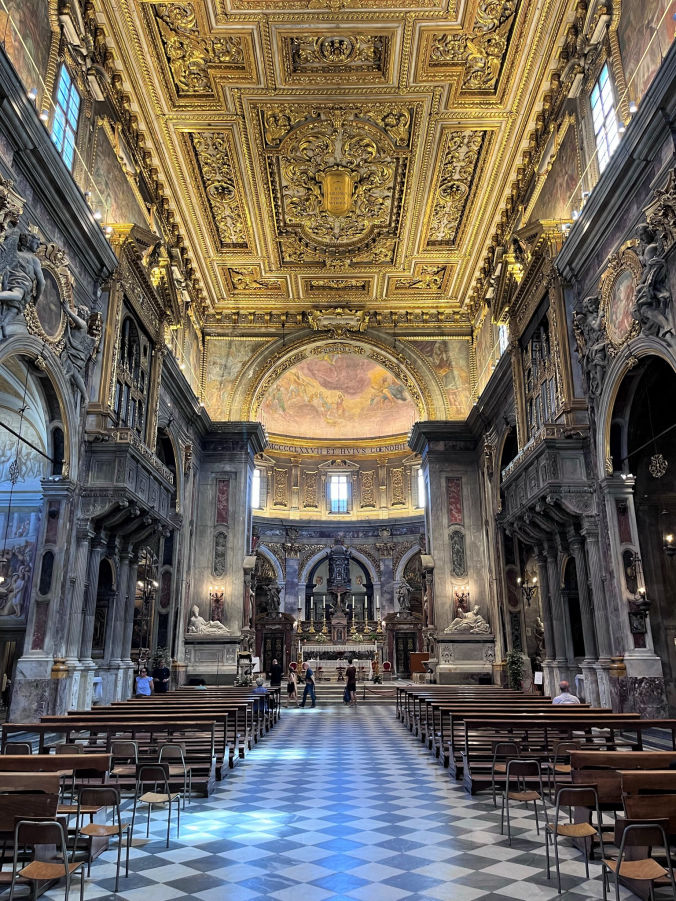 L'intérieur de la Basilique de la Santissima Annunziata