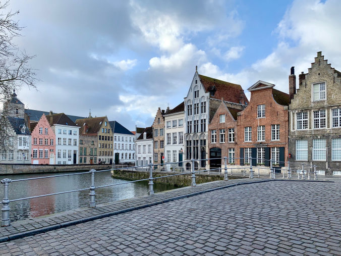 Les habitations au bord des canaux de Bruges