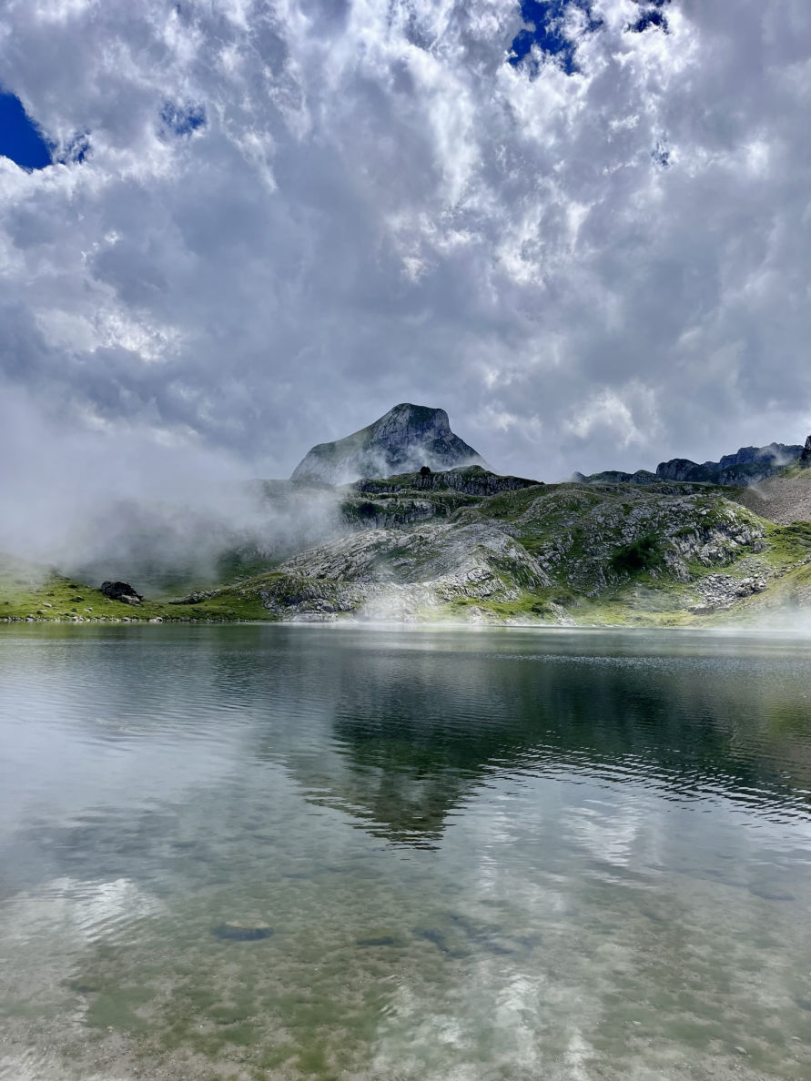 Le lac Roumassot sur la randonnée du Tour des Lacs d'Ayous