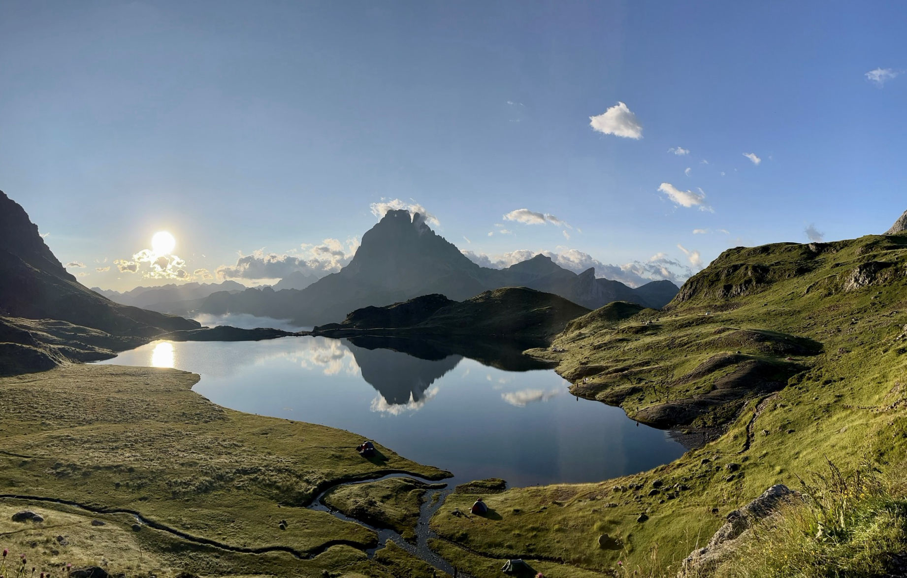Lever de soleil face au lac Gentau et au Pic du Midi d'Ossau