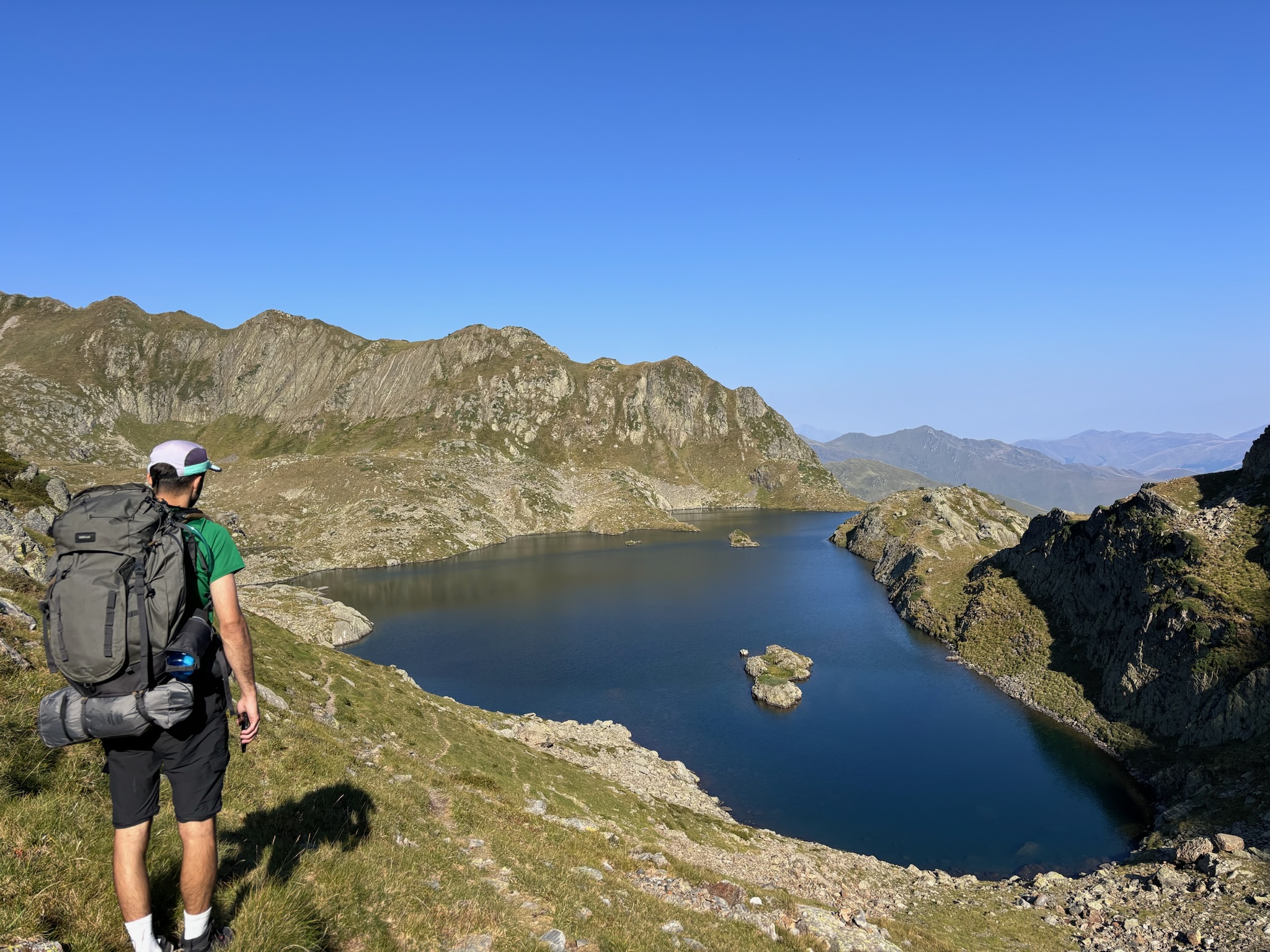 Descente depuis le col de la Montagnette vers le lac de la Montagnette