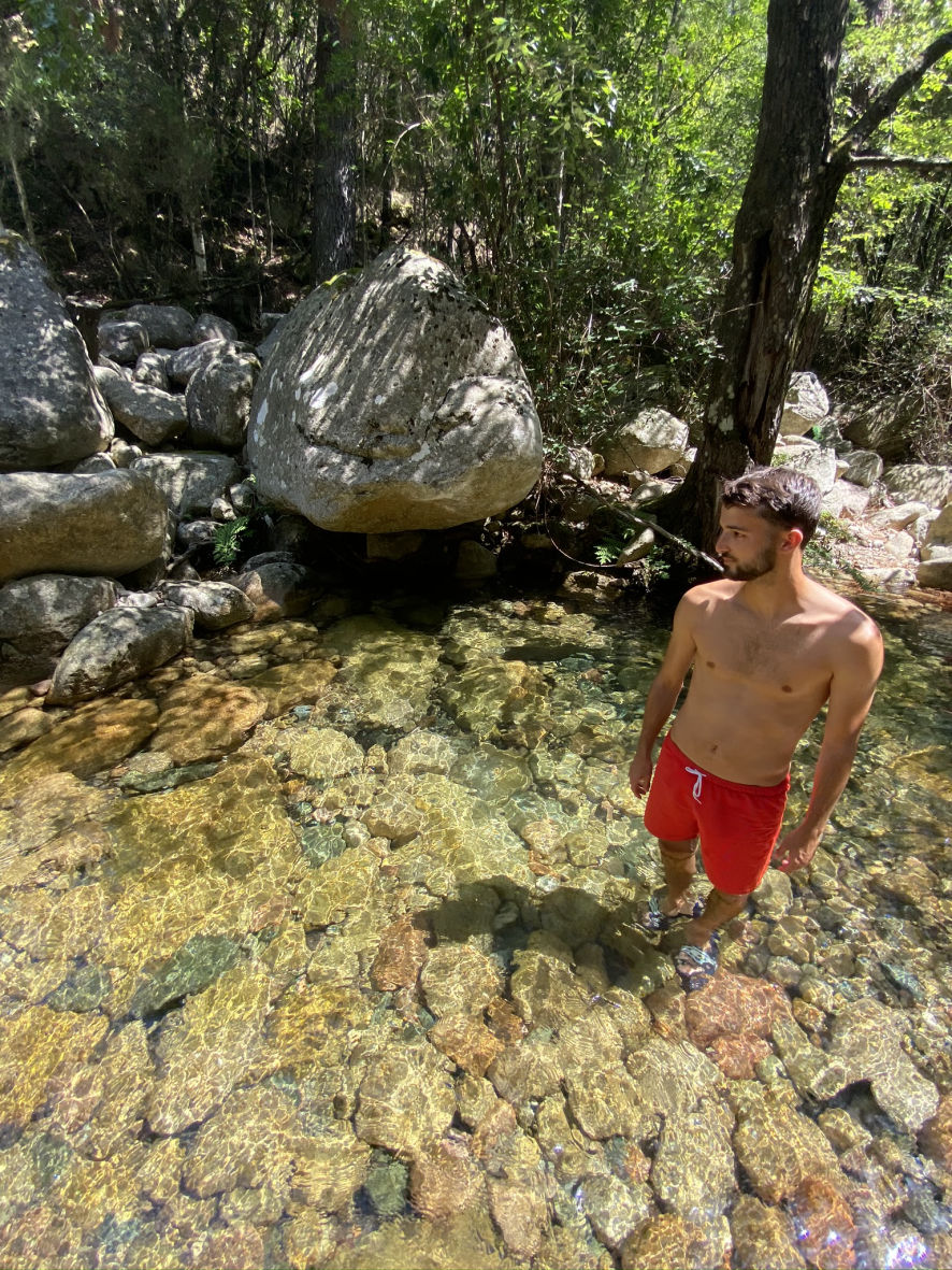 Baignade dans les piscines naturelles