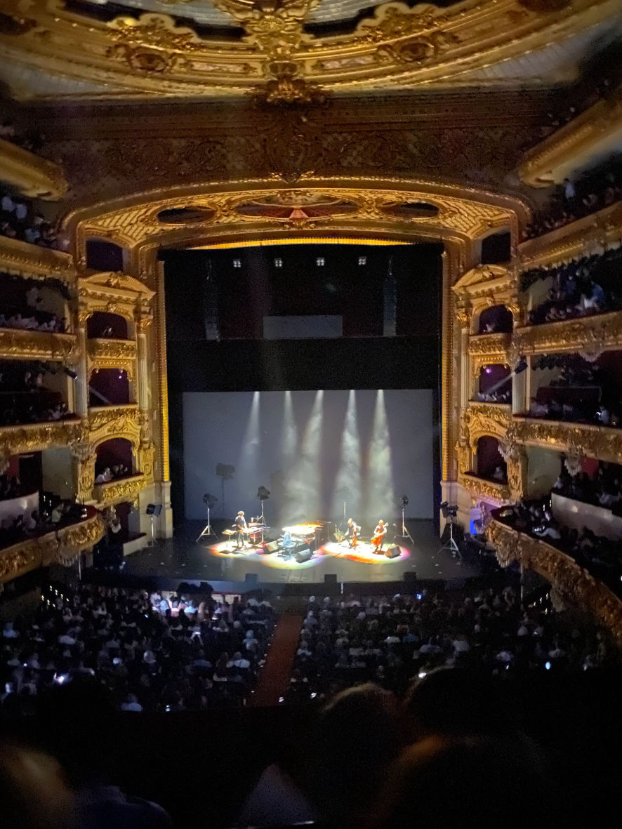 L'Opéra de Barcelone pendant la représentation de Ludovico Einaudi