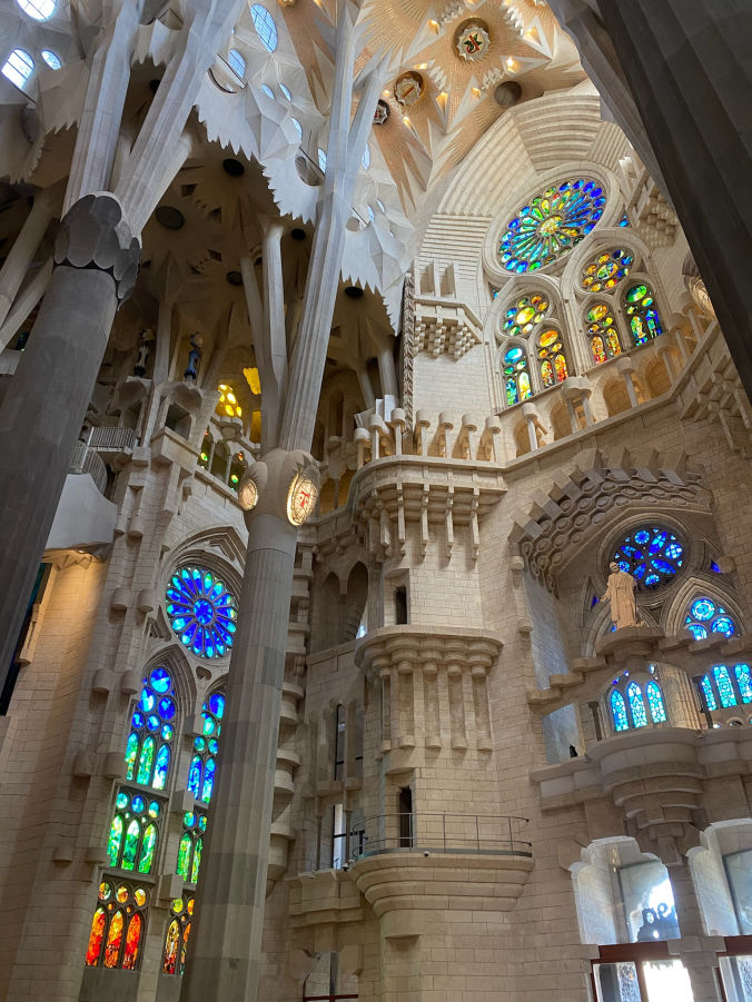 L'intérieur de la Sagrada Família d'Antoni Gaudí i Cornet