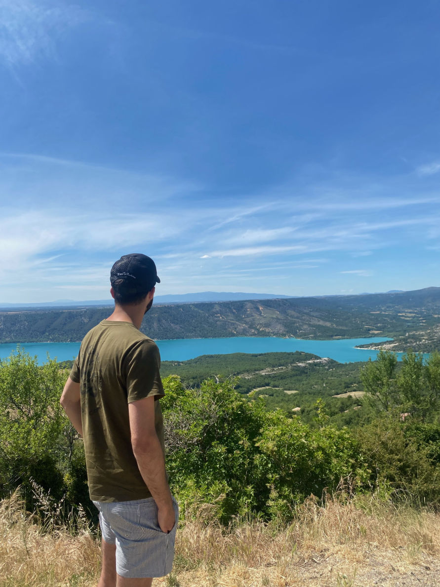 La vue sur le lac de Sainte-Croix depuis Aiguines