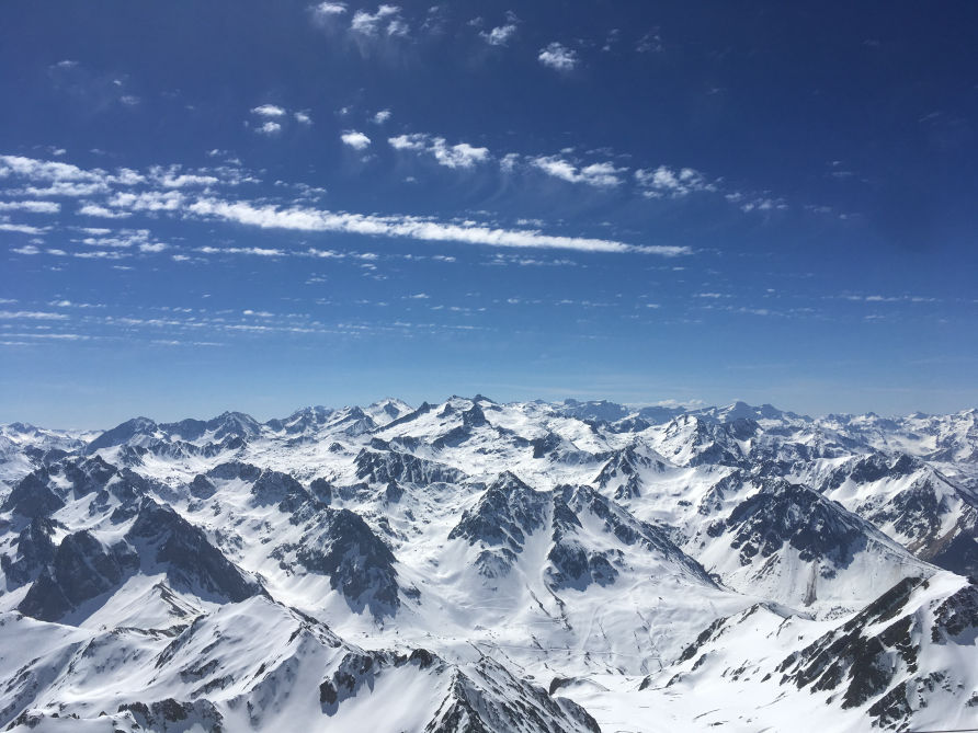 Vue sur les Pyrénées depuis le Pic du midi