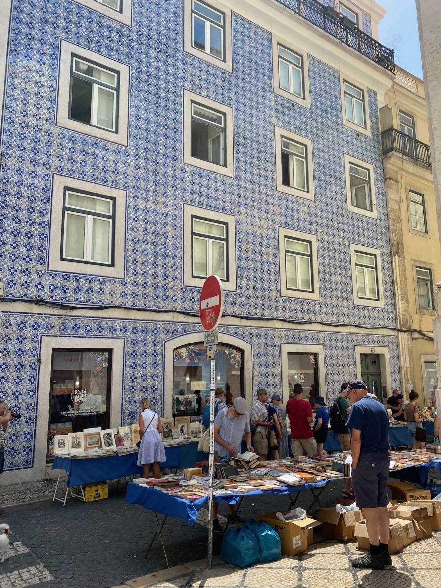 Les beaux bâtiments de Lisbonne ornés des fameux azulejos