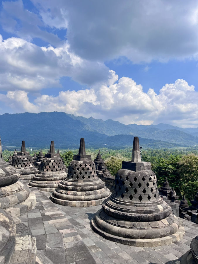 Le temple Borobudur, plus grand temple bouddhiste du monde