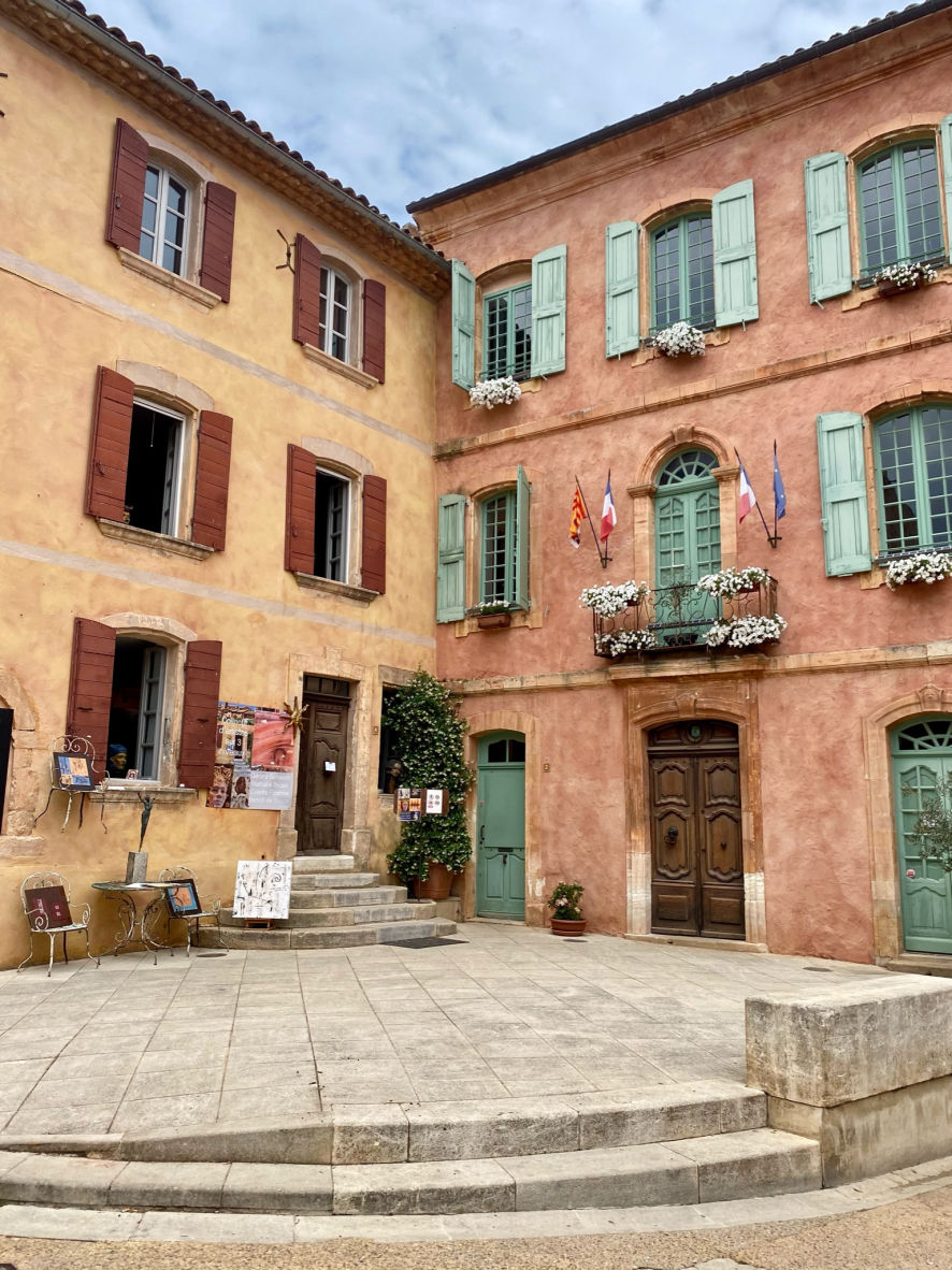 La mairie de Roussillon