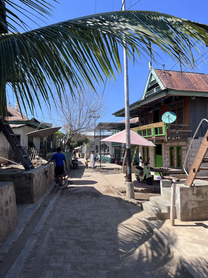 Les petites rues pittoresques du village de Komodo