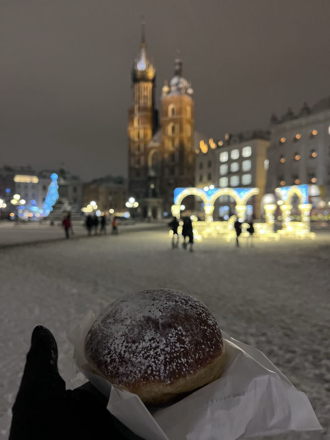Dégustation des Pączki, les beignets traditionnels polonais
