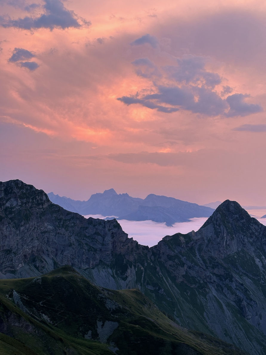 Coucher de soleil et mer de nuages depuis le Pic Mardas