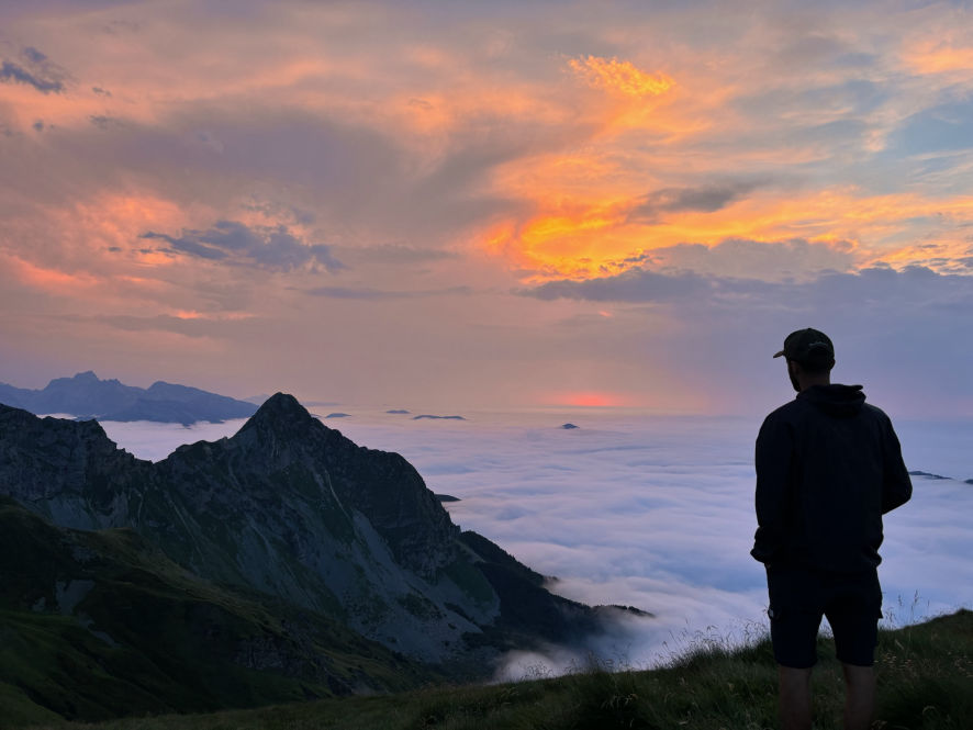 Coucher de soleil et mer de nuages depuis le Montagnon d'Iseye
