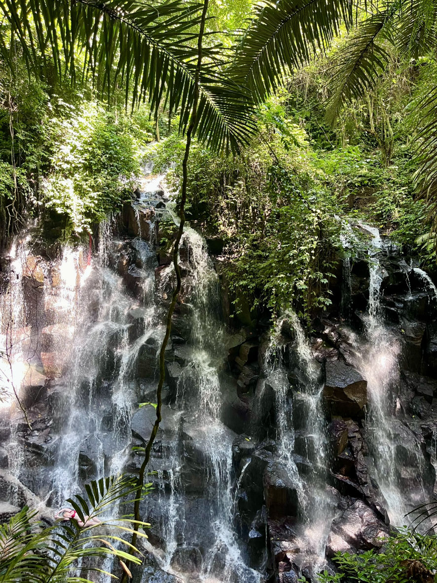 La très jolie cascade Kanto Lampo à Bali