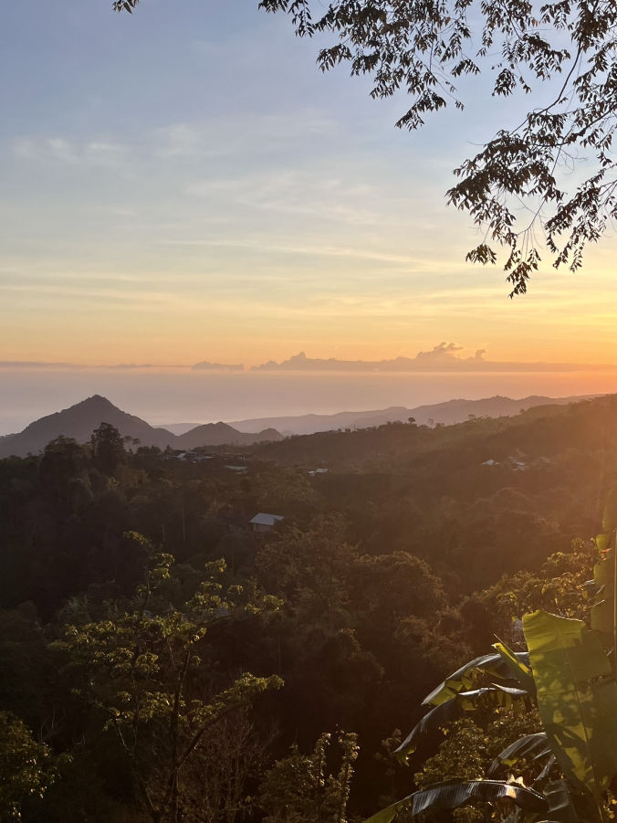 Lever de soleil à Wanagiri dans la région de Munduk