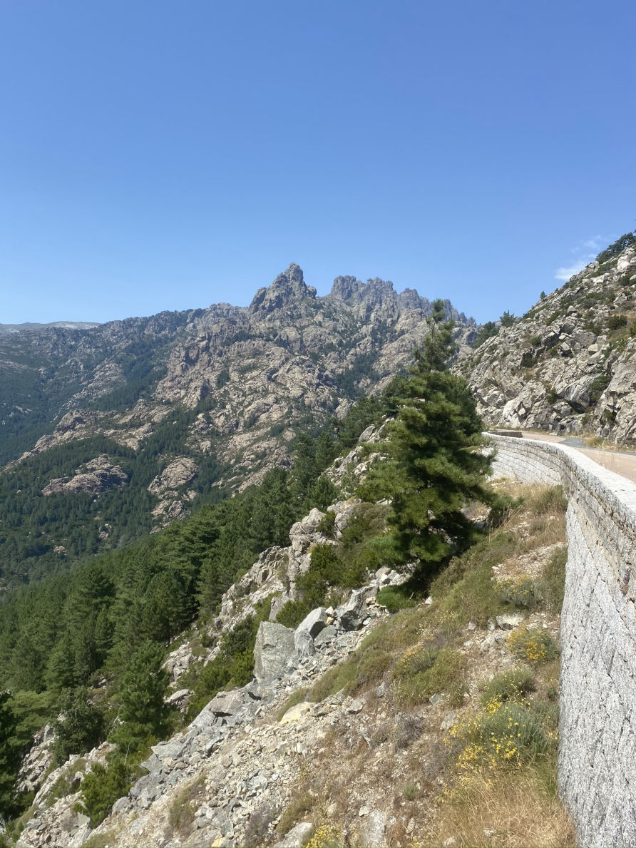 Les routes vers les aiguilles de Bavella