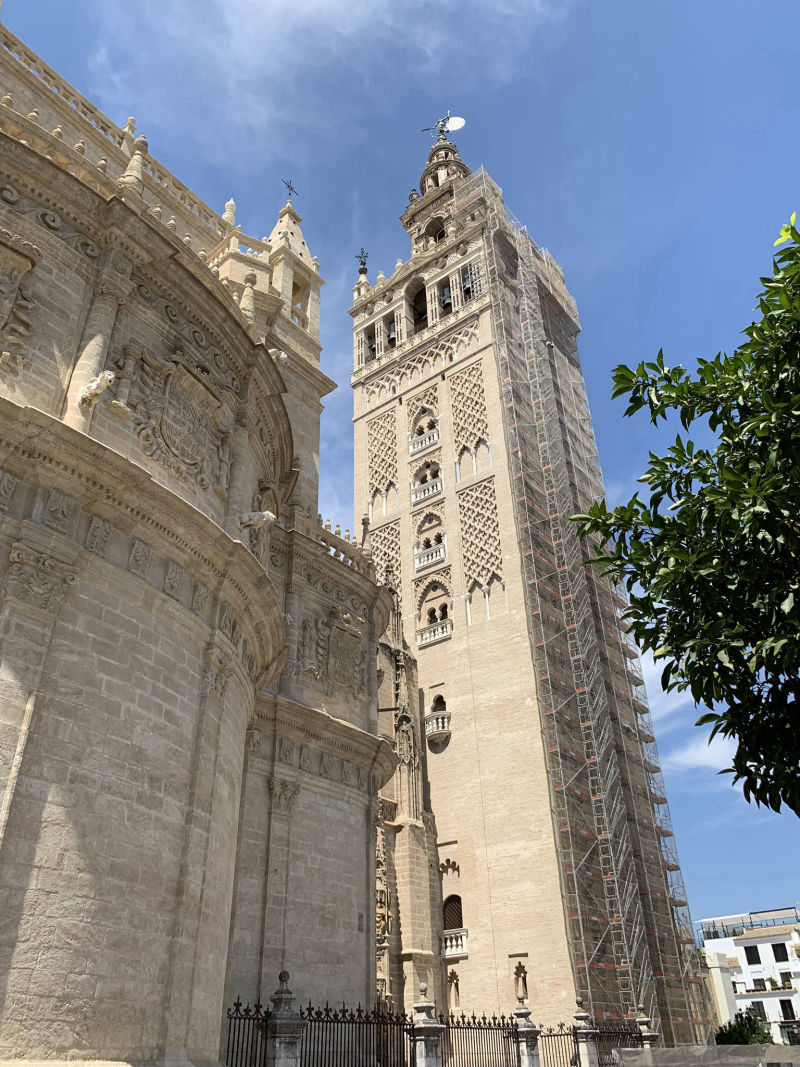 La Cathédrale Notre-Dame du Siège et la Giralda