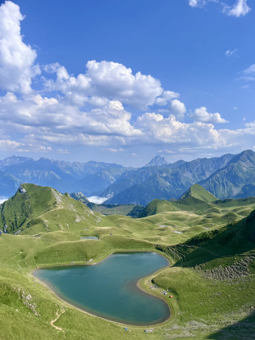 Le fameux lac de Montagnon en forme de coeur