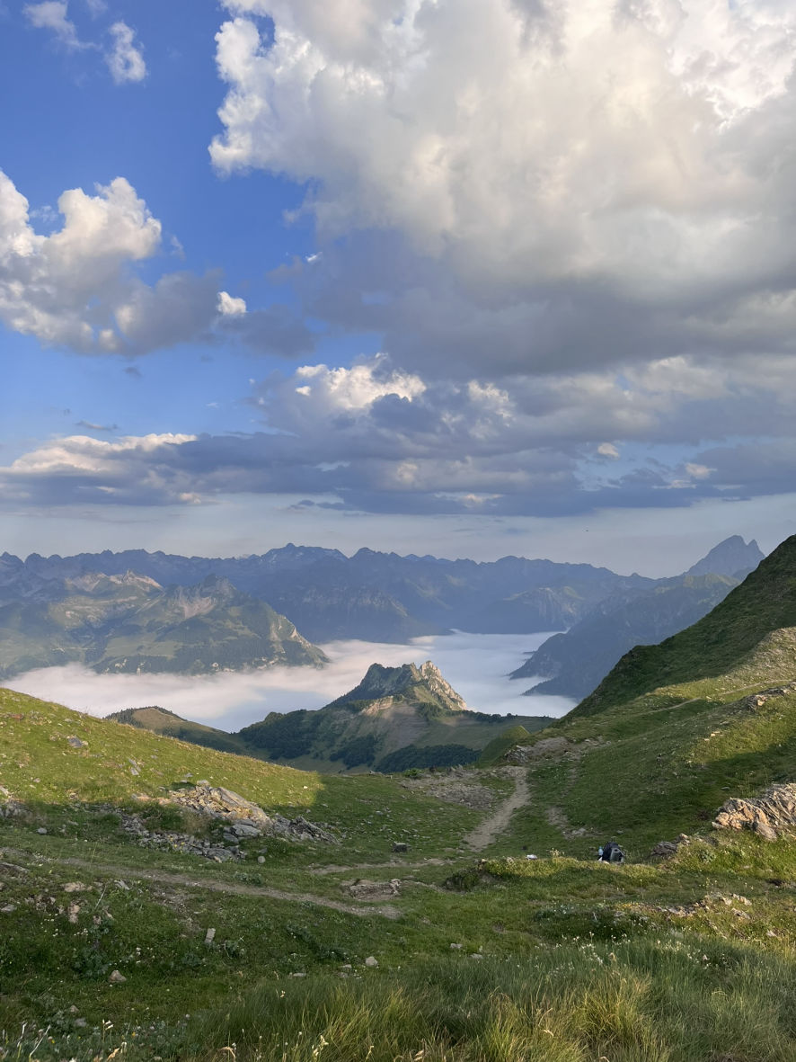 Une vue à couper le souffle depuis le montagnon d'Iseye