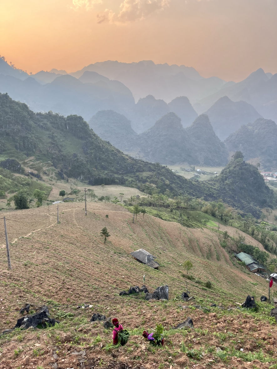 Coucher de soleil au point de vue Lũng Hồ