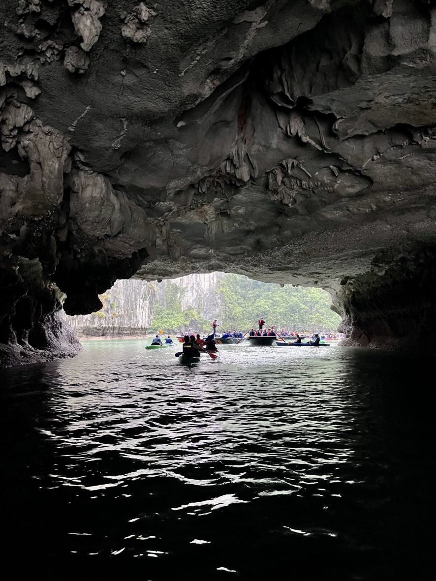 Kayak pour explorer la Luon Cave