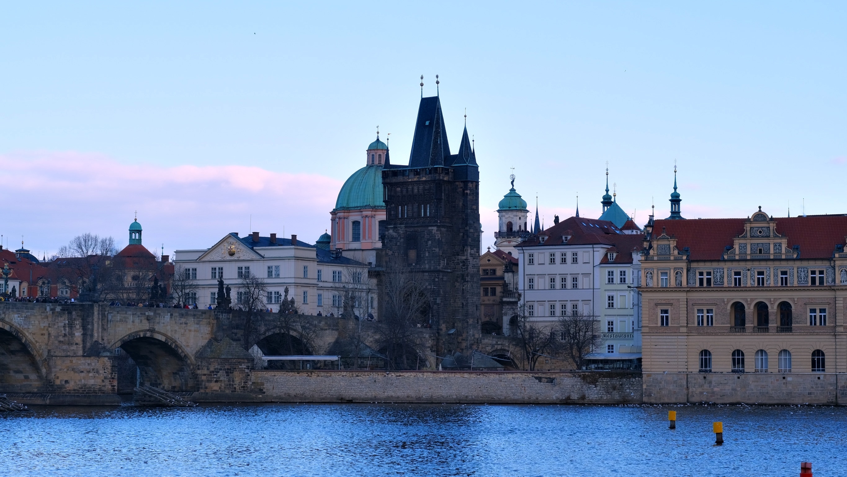 Le Pont Charles, monument le plus célèbre de tout Prague