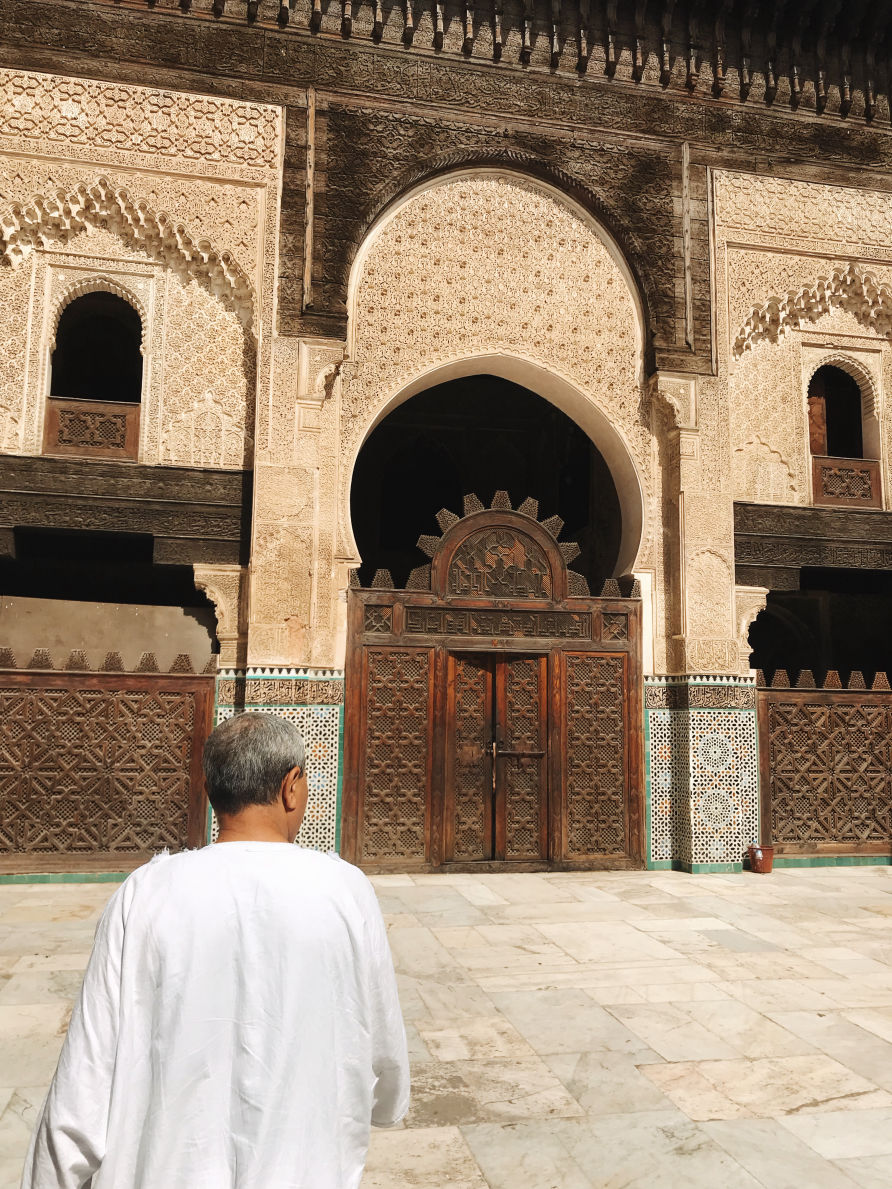 Le guide Rachid dans la médina de Fès