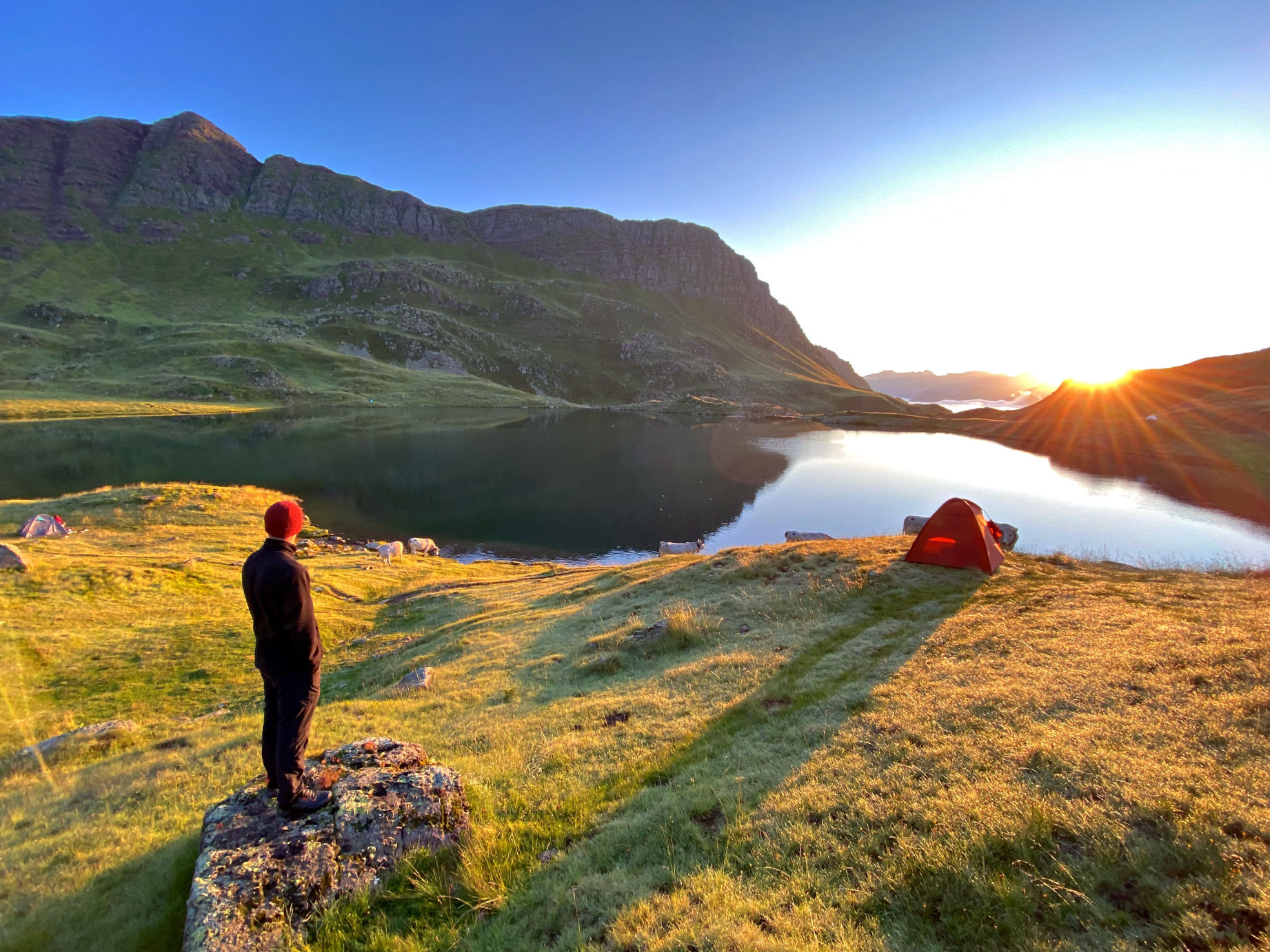 Lever de soleil au lac Gentau