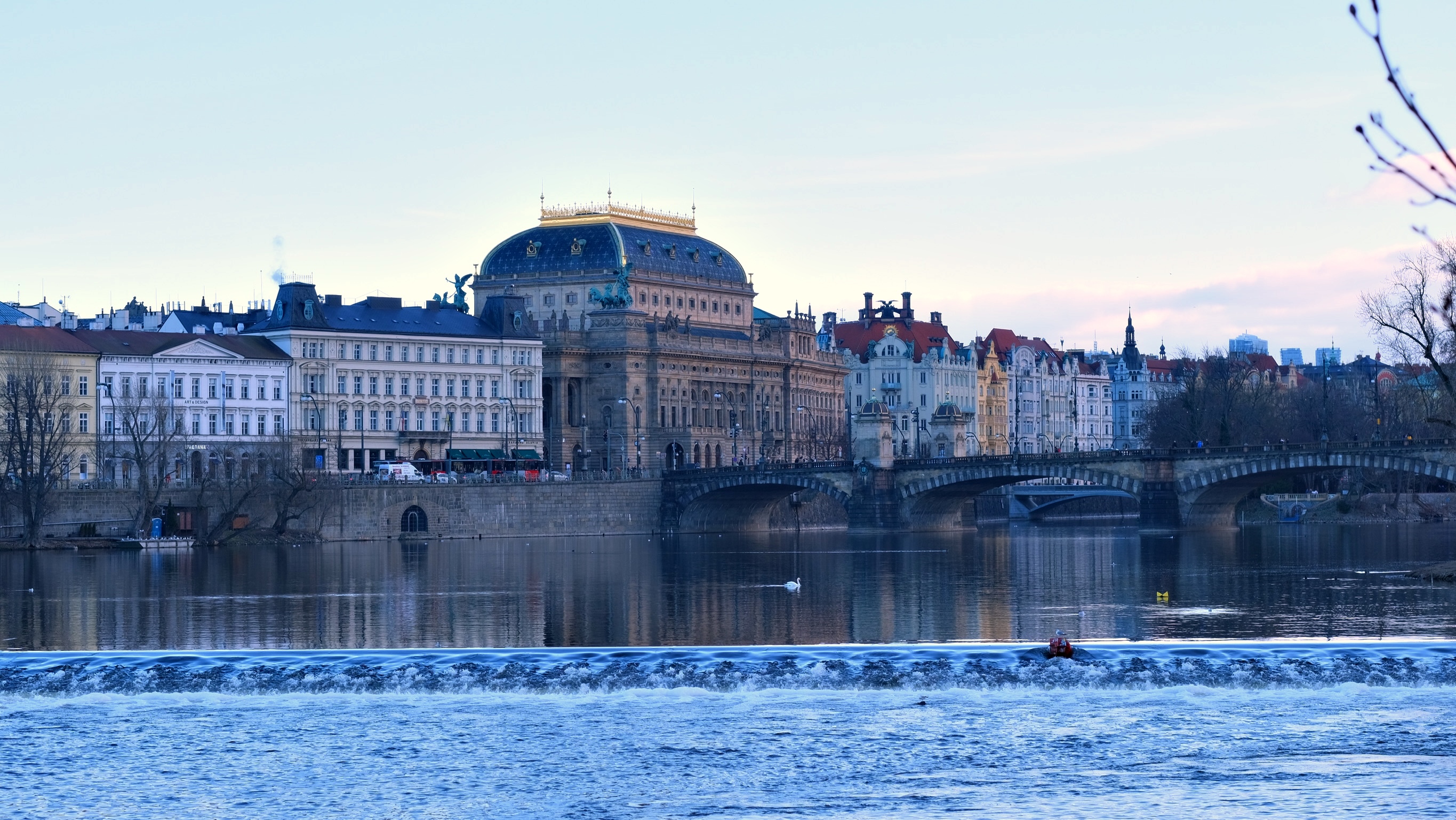 Balade le long des quais de la Vltava