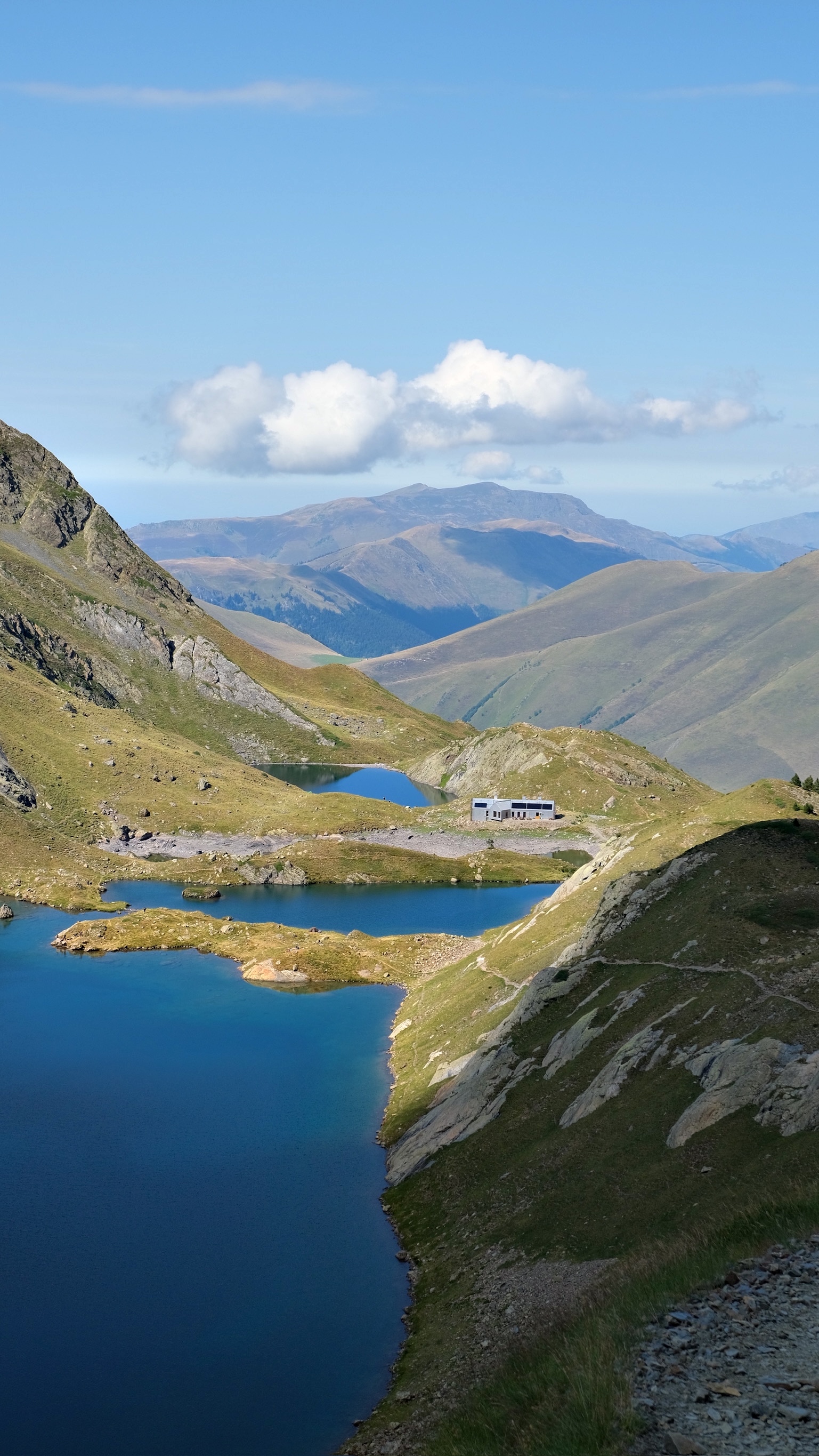 Le refuge de Vénasque depuis le Pic de Sauvegarde