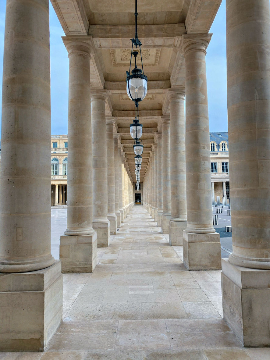 Le Palais Royal et les colonnes de Buren