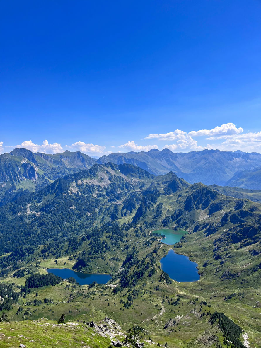 La vue depuis le pic de Tarbésou
