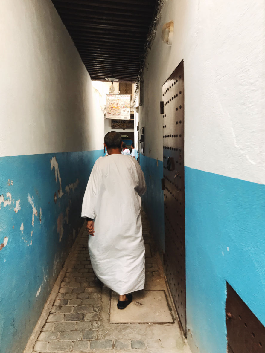 Le guide Rachid dans la médina de Fès